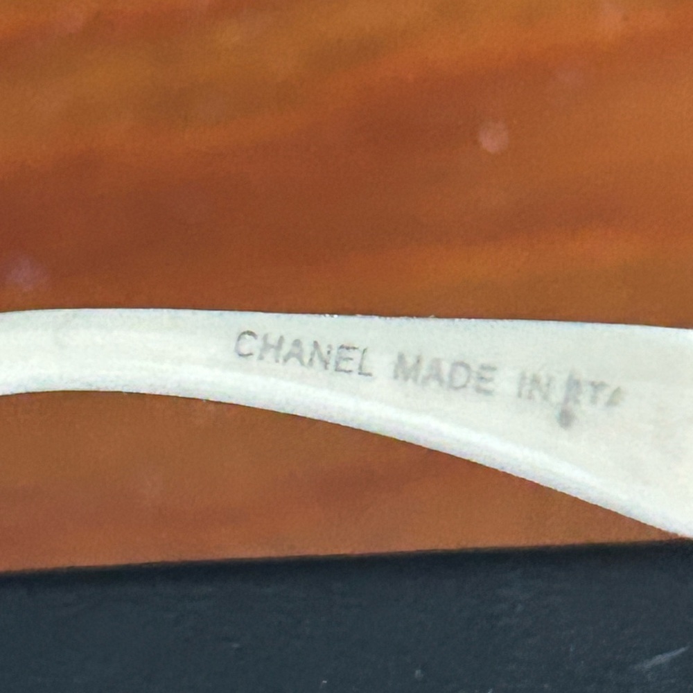 CHANEL Women's Black and Cream Colored Sunglasses New - Picture 3 of 6